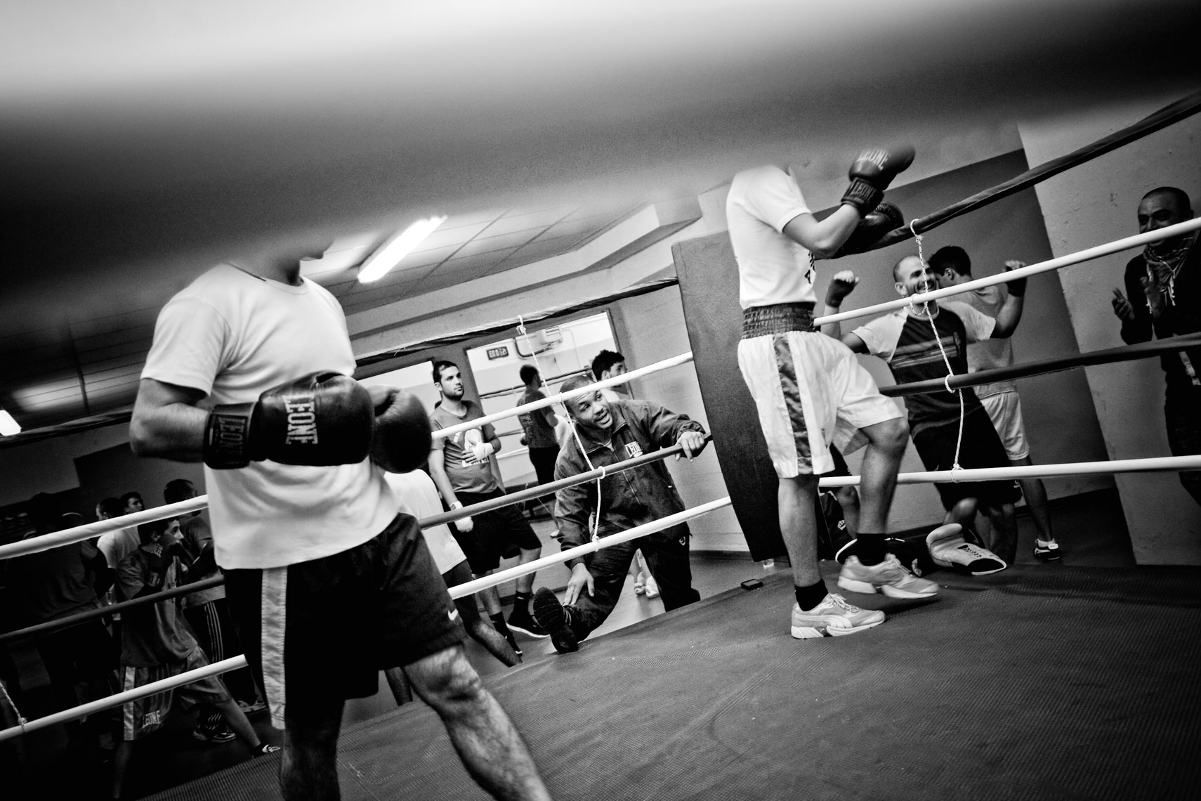 ITALY. Florence, 21st October 2011. Leonard Bundu during the training  in preparation of the match for the EBU (European Boxing Union) Welter Weight crown.