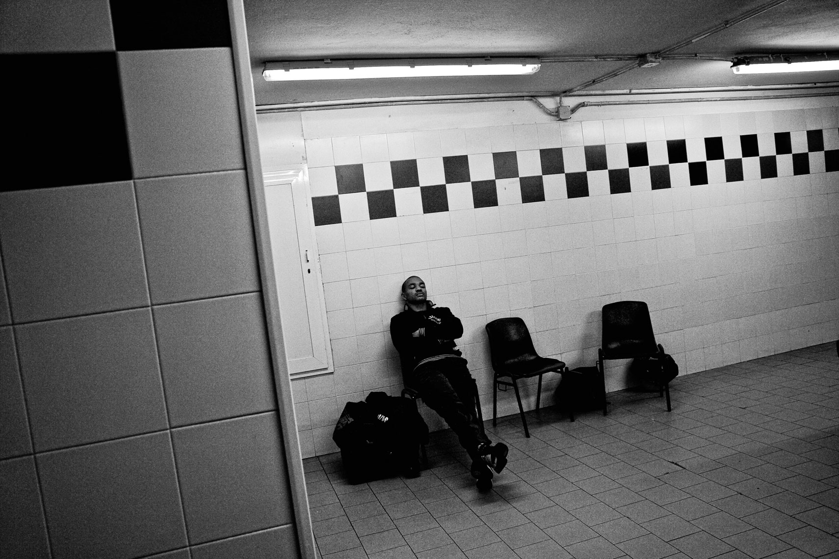 ITALY. Florence, 4th November 2011. Mandela Forum, the night of the match for the EBU (European Boxing Union) Welter Weight crown, Leonard Bundu inside the locker room triyng to find right concetration to face the match.