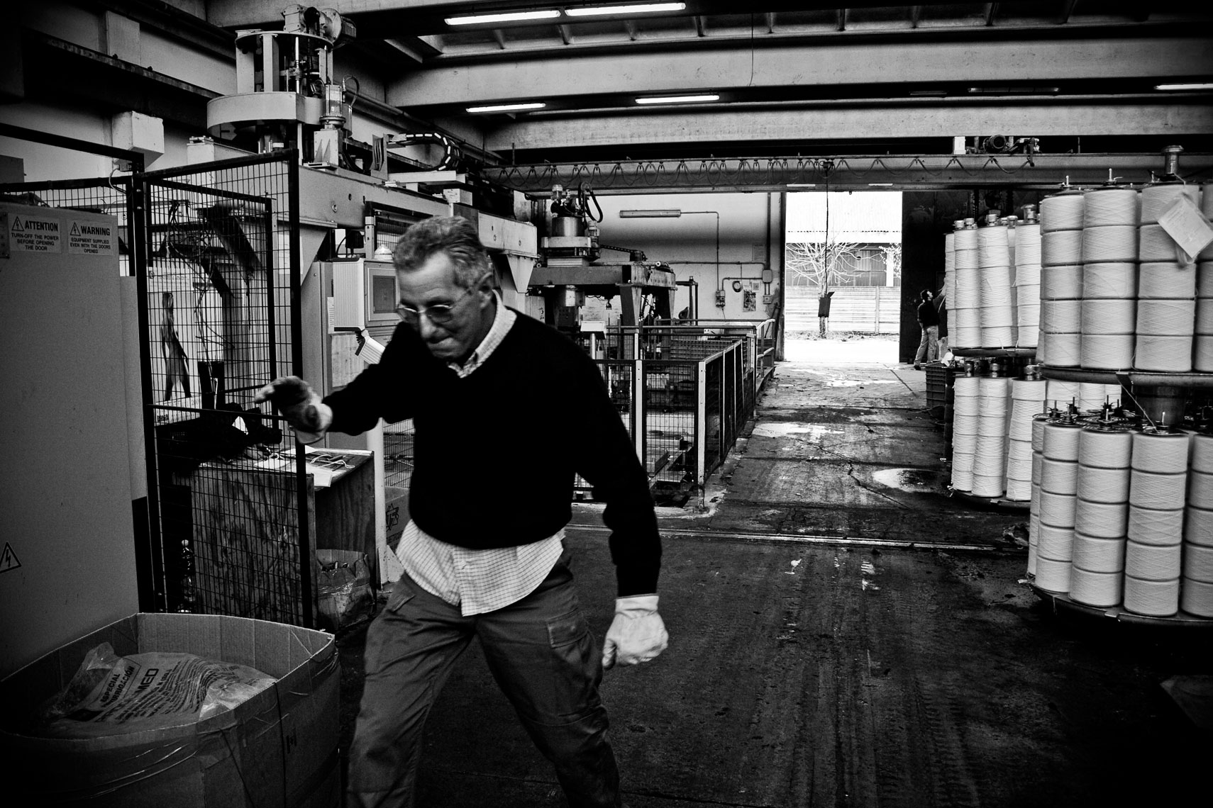 ITALY. Prato, 31st March 2009.  Inside a yarns dyeing factory.